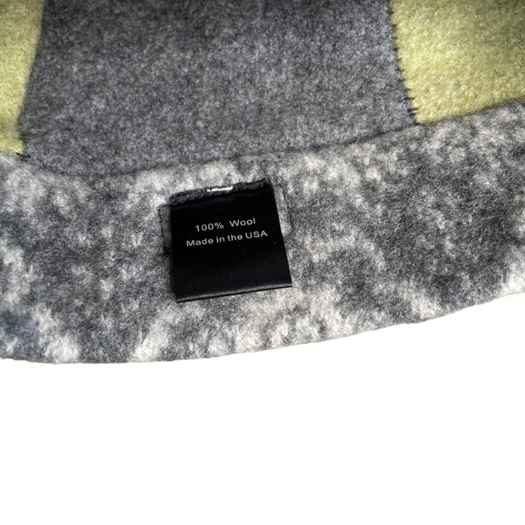 Woolflower 100% Wool Green Gray Warm Winter Beanie Hat Flower Top Womens - Picture 2 of 8